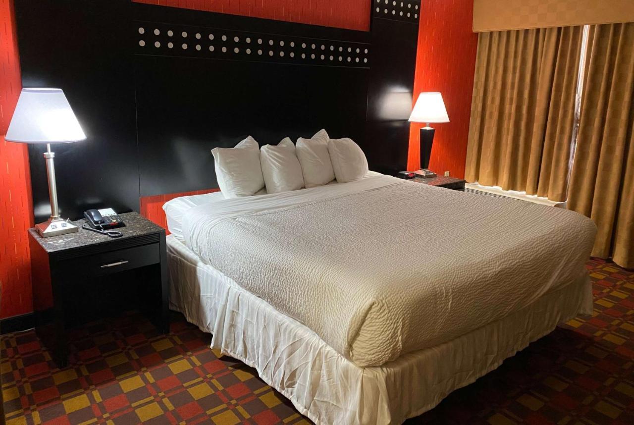 Ramada By Wyndham Rochelle Park Near Paramus Zewnętrze zdjęcie