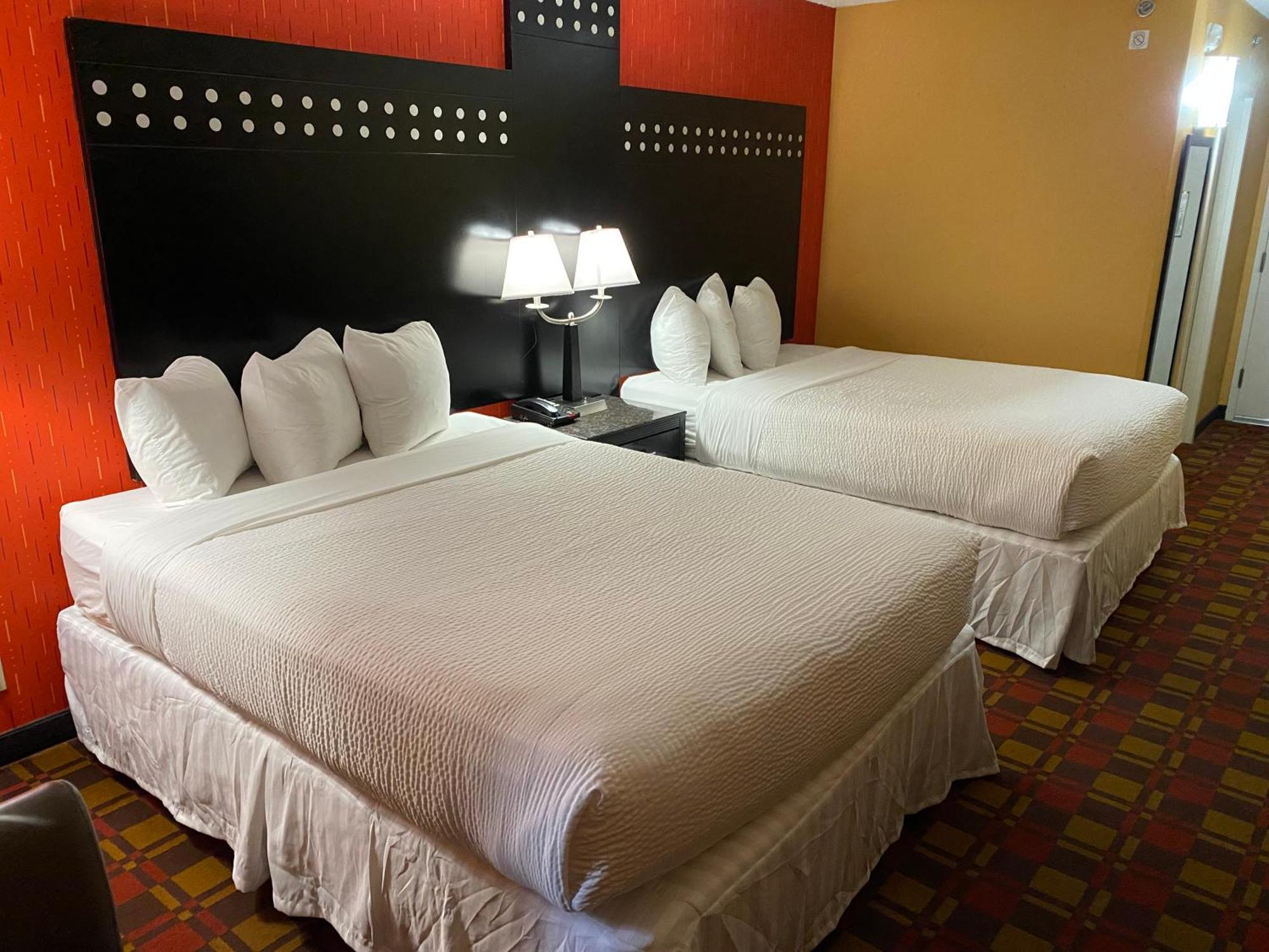 Ramada By Wyndham Rochelle Park Near Paramus Zewnętrze zdjęcie
